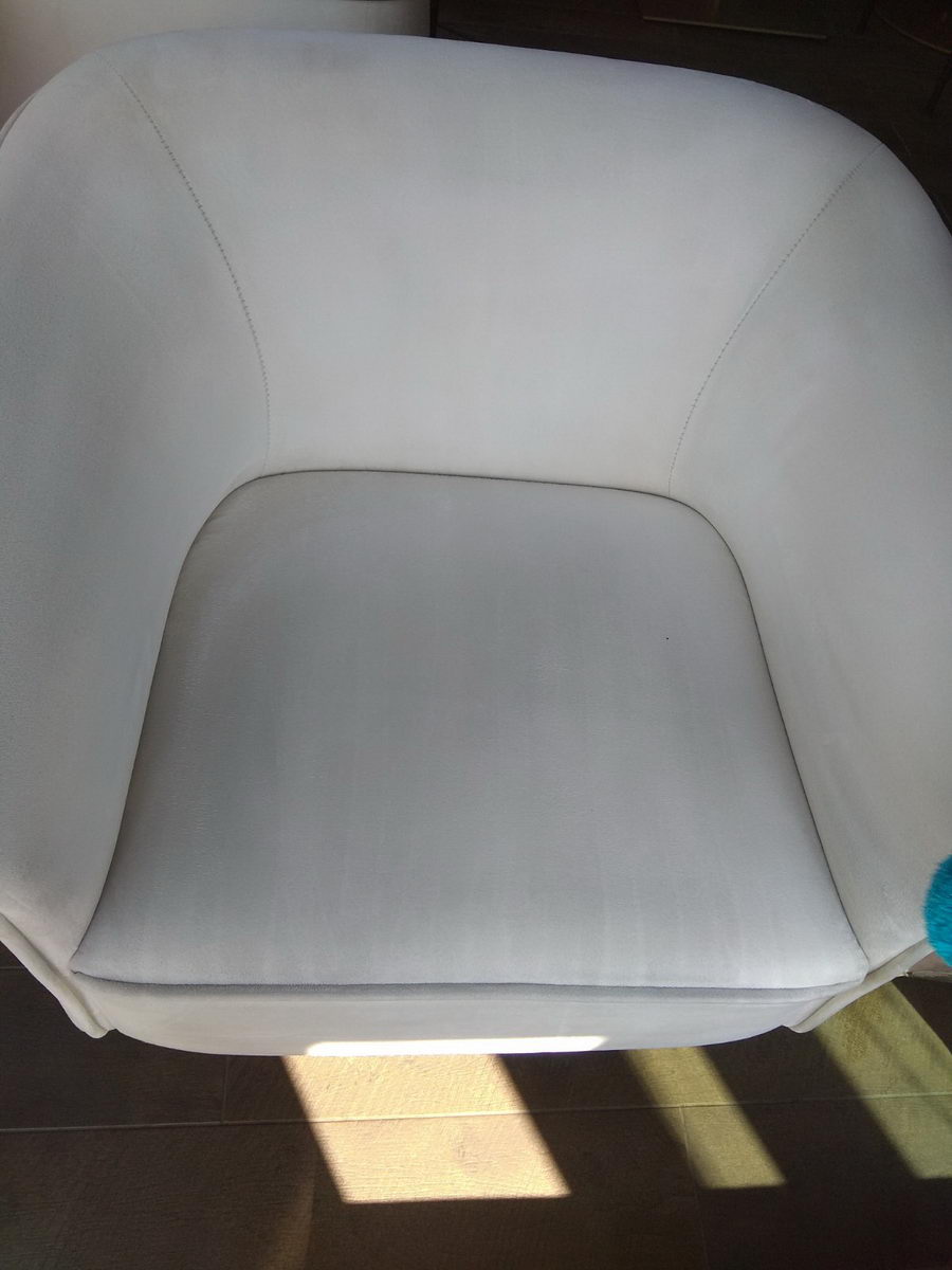 Хімчистка м'яких меблів - біле крісло | клінінгова компанія Олена (м. Чернівці) After
